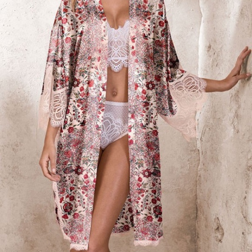 NWOT Victorias Secret Satin Robe, Pink Floral